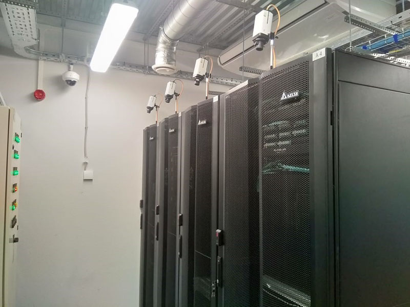 Шкафы в серверном помещении